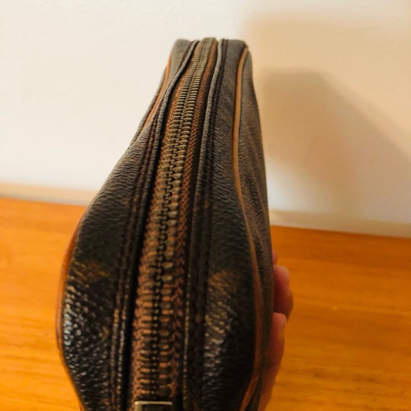 SOLD!!! Authentic Louis Vuitton Clutch in Monogram - Picture 9 of 16